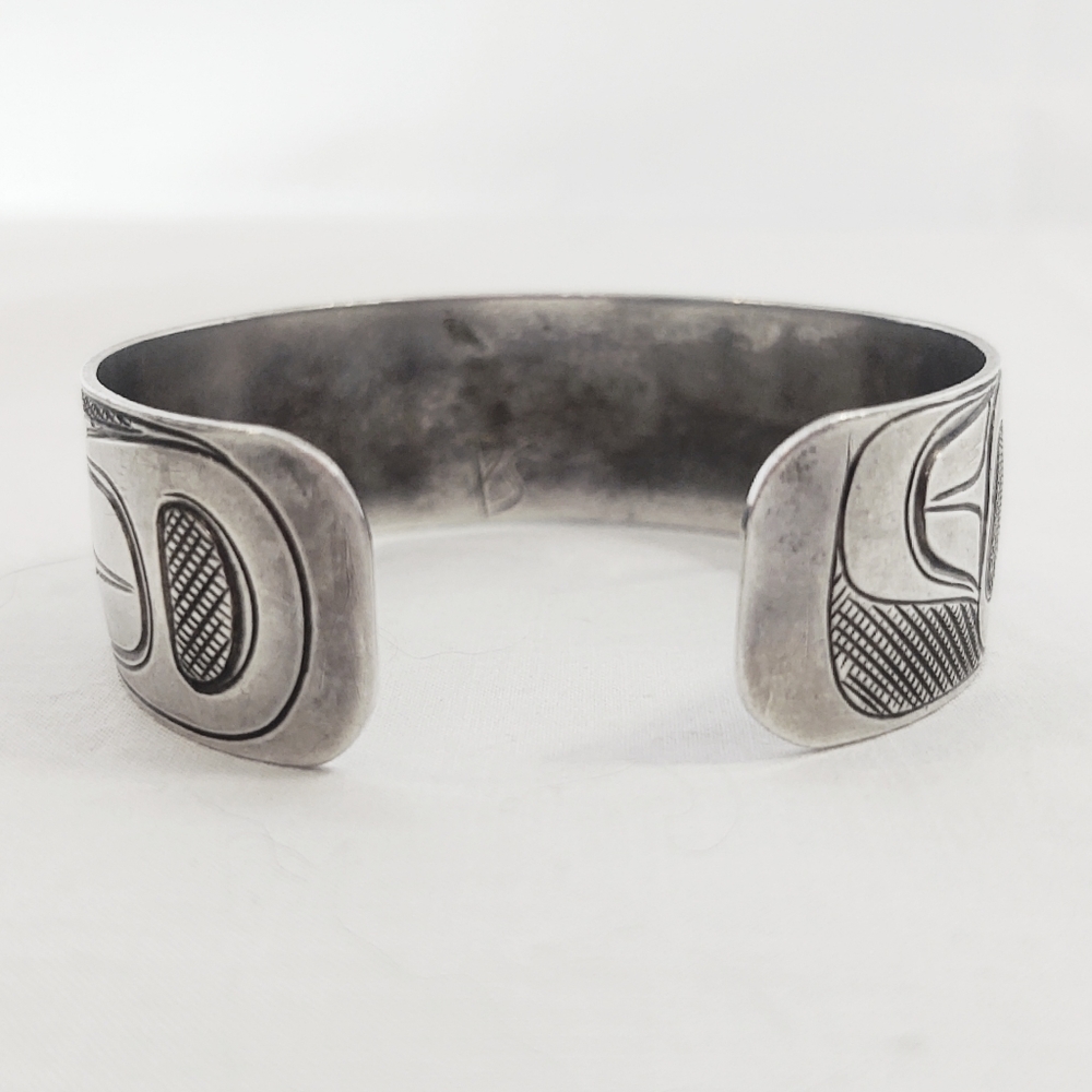 First Nation Paddy Seaweed Signed Sterling Silver Raven Cuff Bracelet - Picture 5 of 11